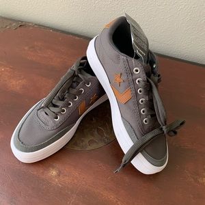 Unisex Converse Sz 3.5 men’s/5 women’s